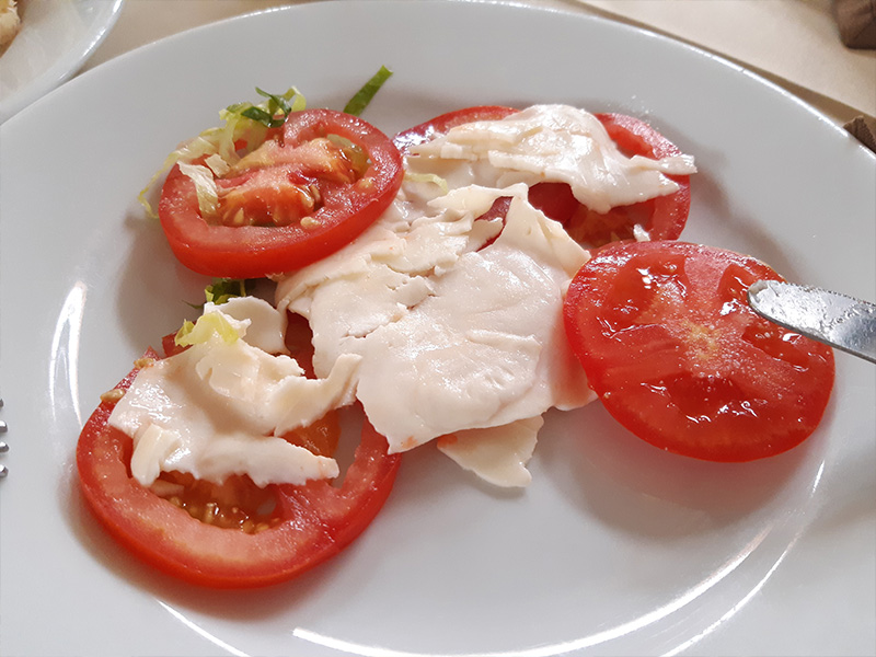 almuerzo3_queso_tomate